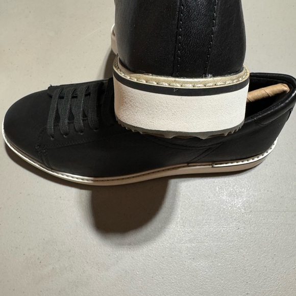 Black hush puppies tennis shoes - Picture 4 of 7